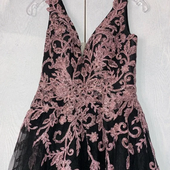 JOVANI prom dress. - Picture 2 of 4